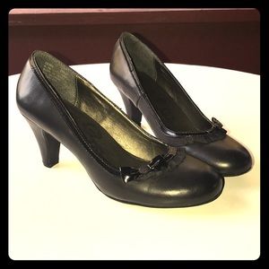 Black high heels with bow and ruffle detail